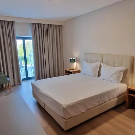 Rey & 3* Vila de Rei